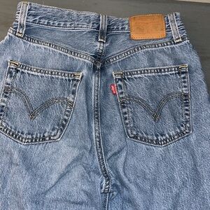 Levi's® Premium High Loose Taper Fit Women's Medium Wash Jeans sz 24 EUC